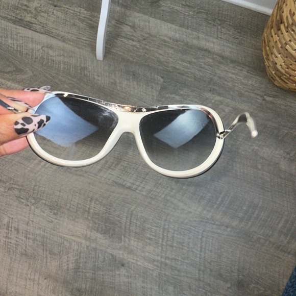 Retail $1,100 Chanel Gradient Shield Aviator Sunglasses - Picture 5 of 9